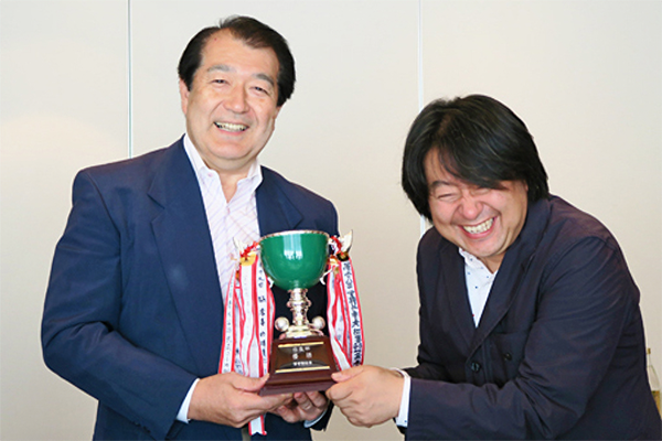 ゴルフコンペの表彰式