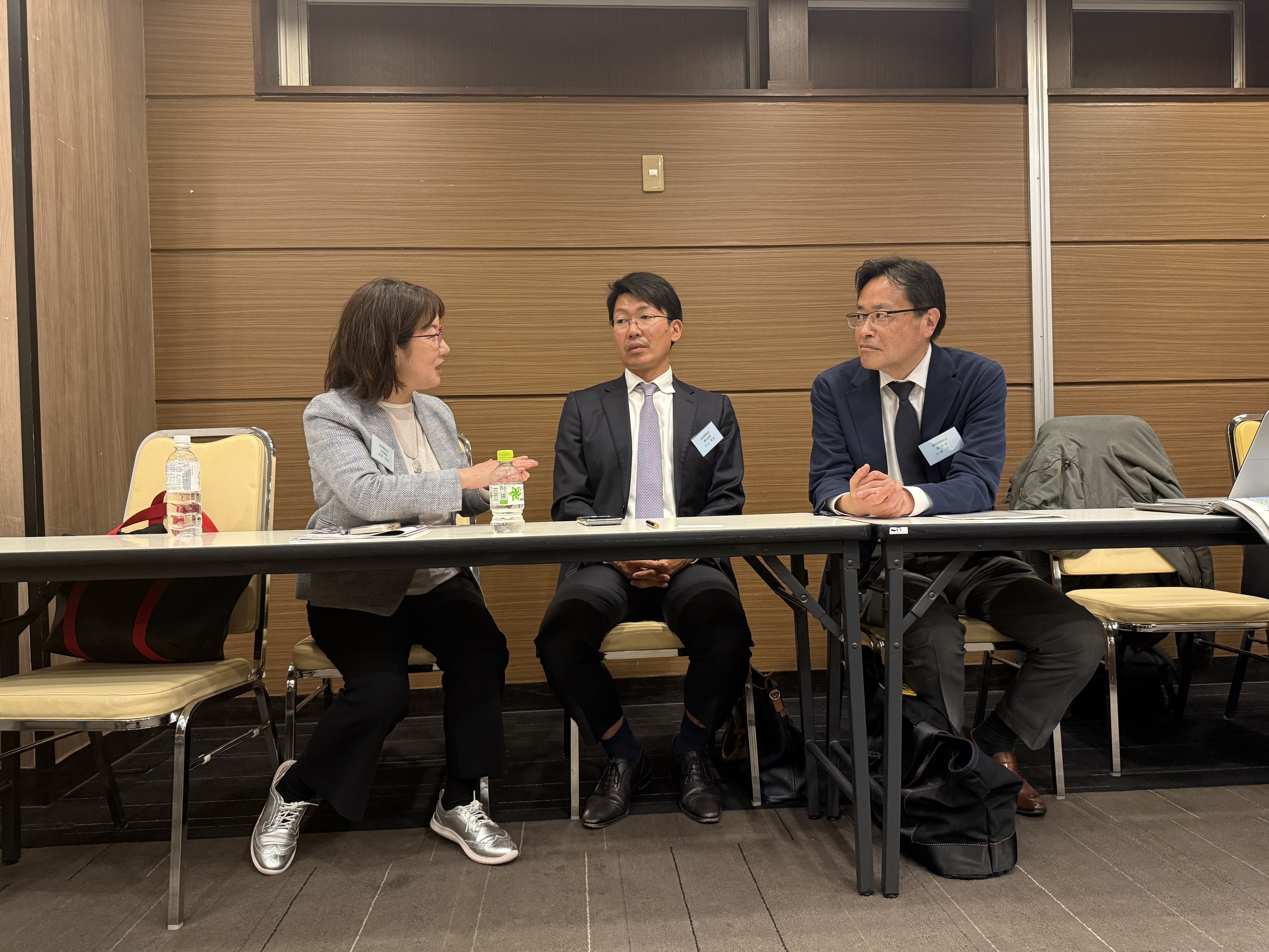 会議での意見交換の様子